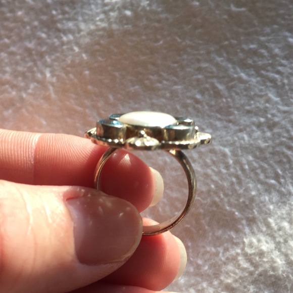 Dharma Shop flower ring - Picture 2 of 5